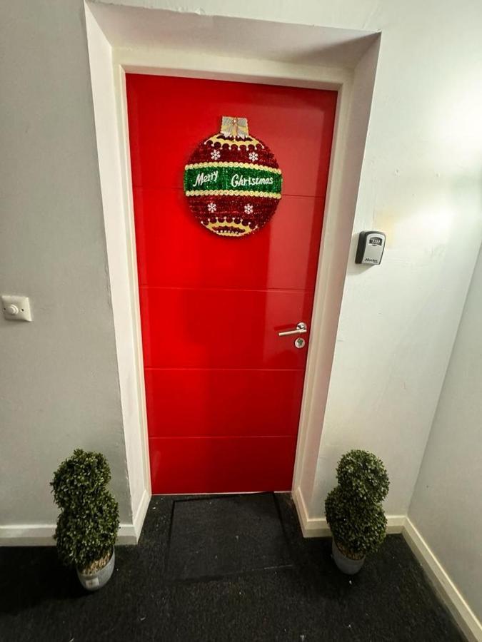The Red Door Let *